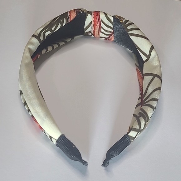 Knotted Headband - Picture 2 of 4